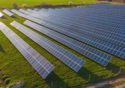 Instalación y asesoría de granjas solares en Colombia